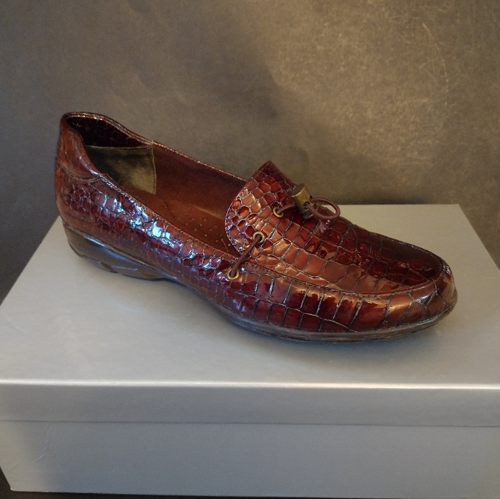 -VANELI SPORT - AMARENA WOMWN'S LEATHER FLATS SHOES SIZE : 7.5 M